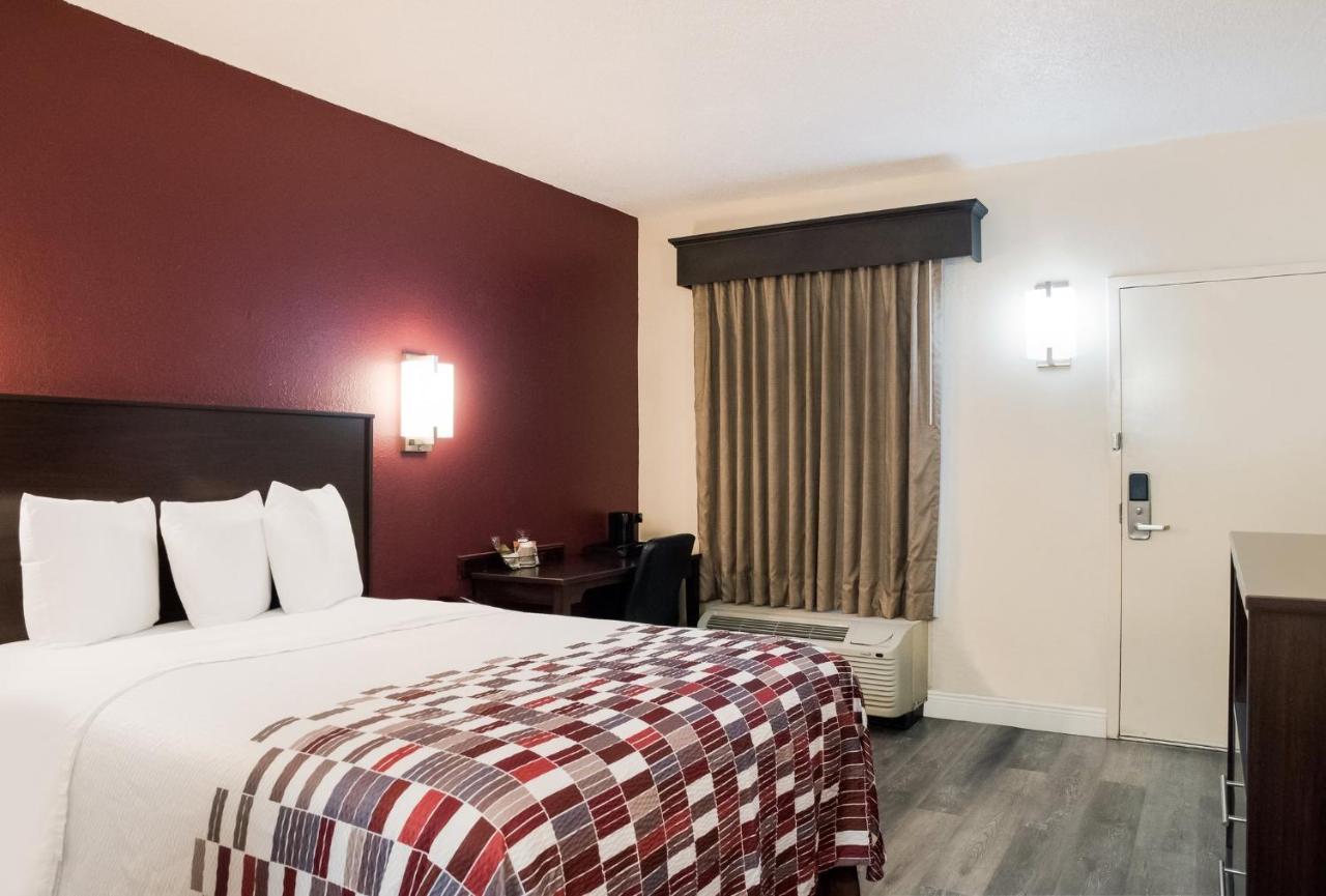 Red Roof Inn Тупело Экстерьер фото