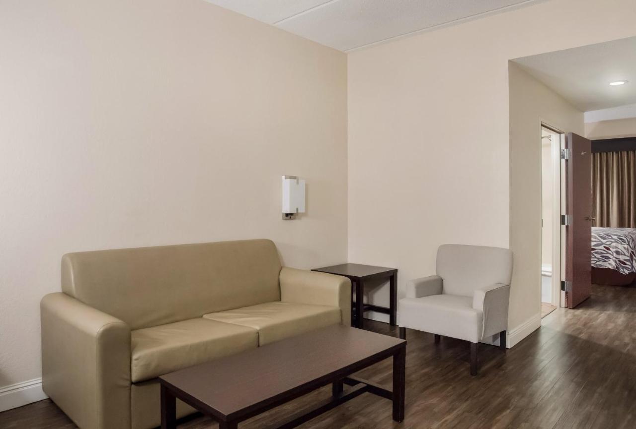 Red Roof Inn Тупело Экстерьер фото