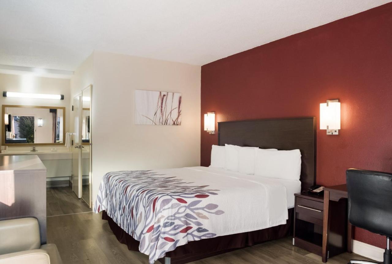 Red Roof Inn Тупело Экстерьер фото