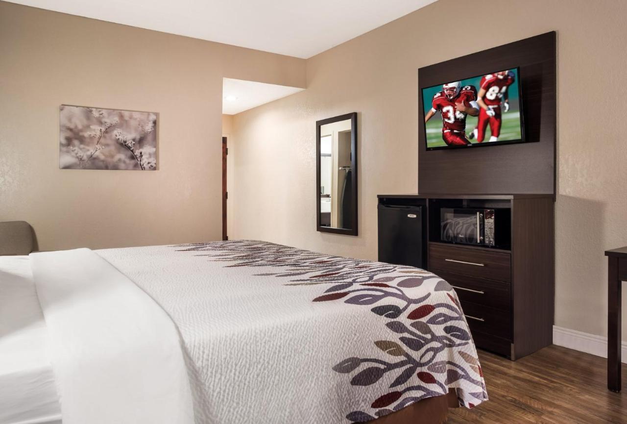 Red Roof Inn Тупело Экстерьер фото