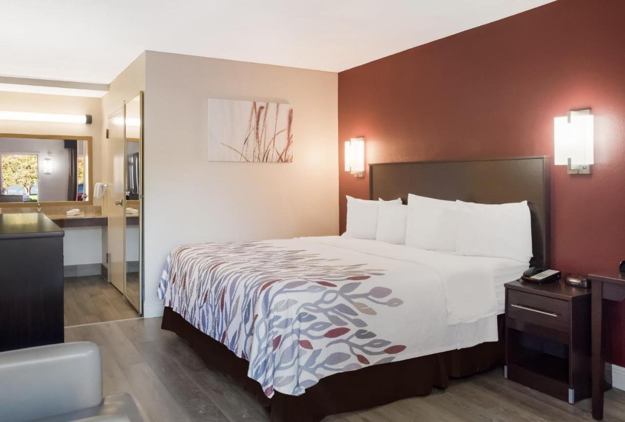 Red Roof Inn Тупело Экстерьер фото