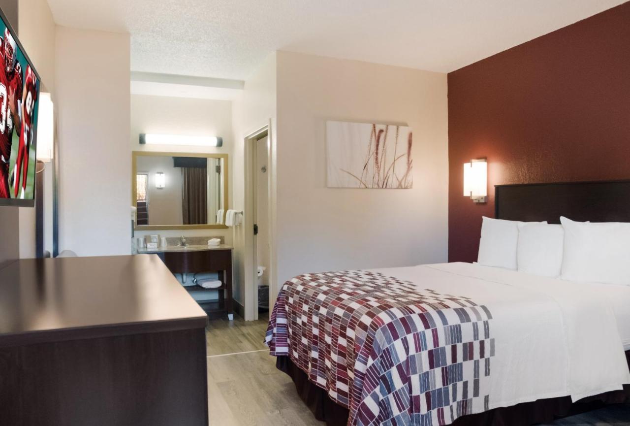 Red Roof Inn Тупело Экстерьер фото