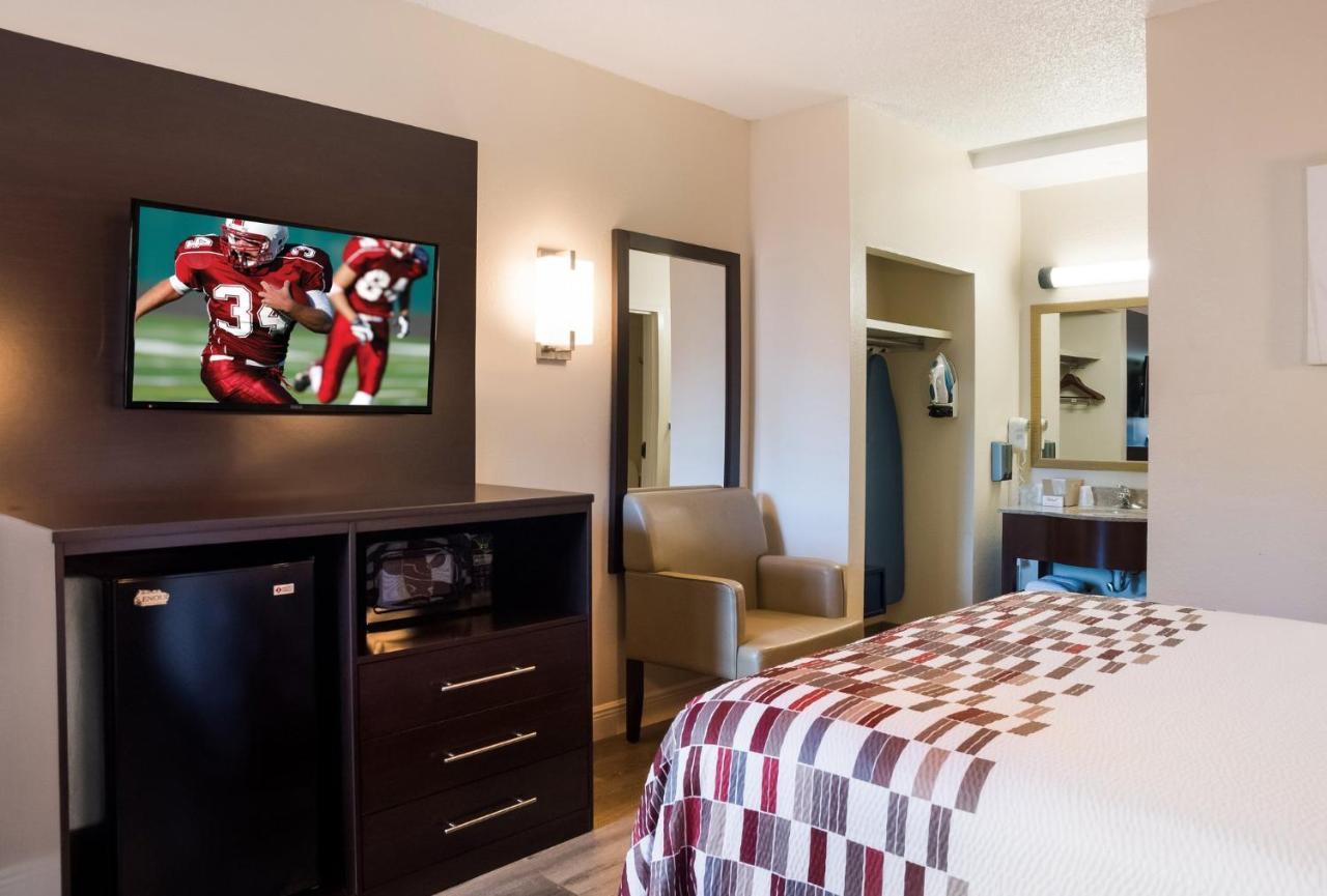 Red Roof Inn Тупело Экстерьер фото