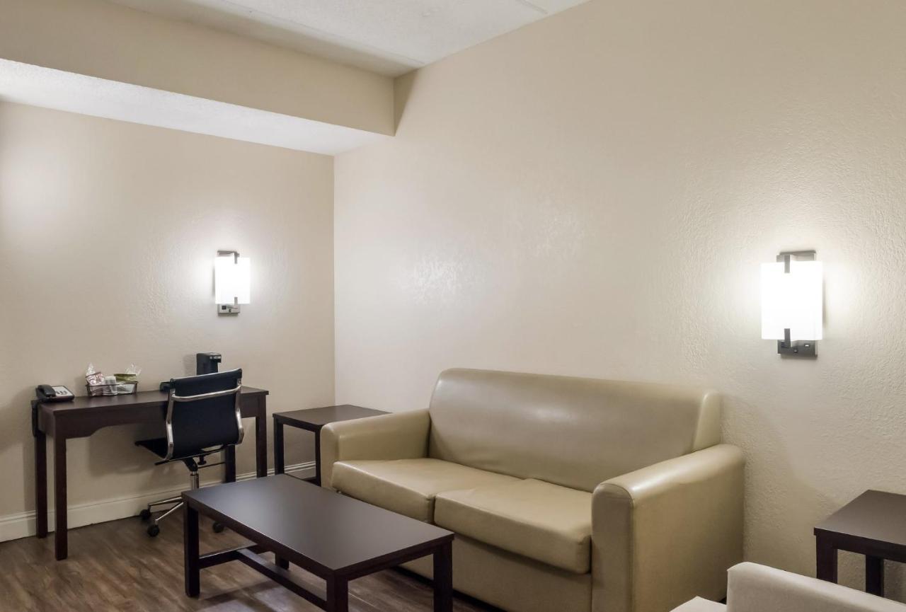 Red Roof Inn Тупело Экстерьер фото