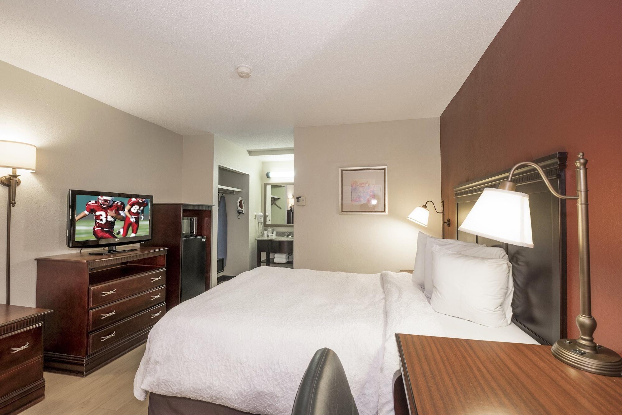 Red Roof Inn Тупело Экстерьер фото