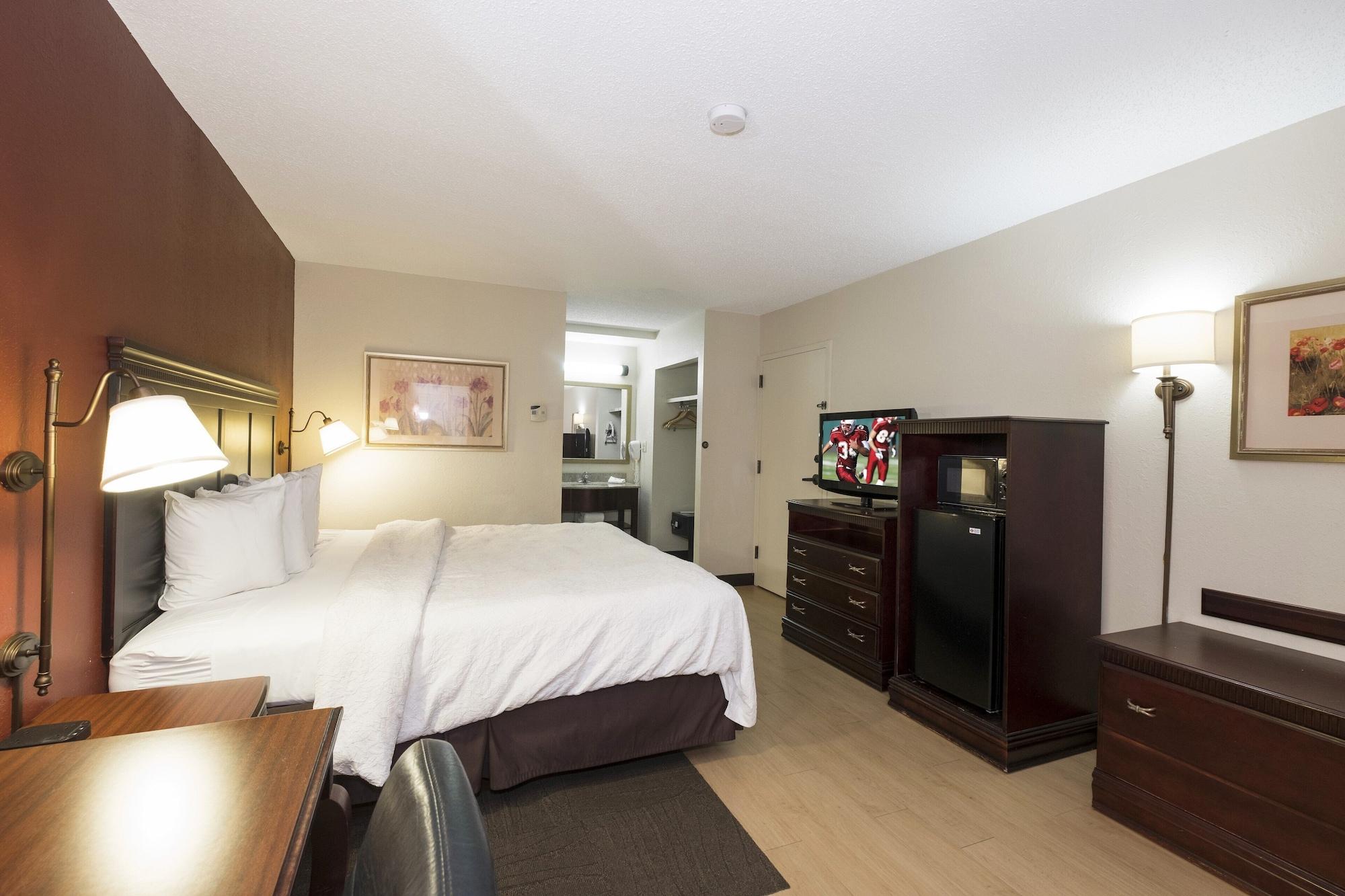 Red Roof Inn Тупело Экстерьер фото