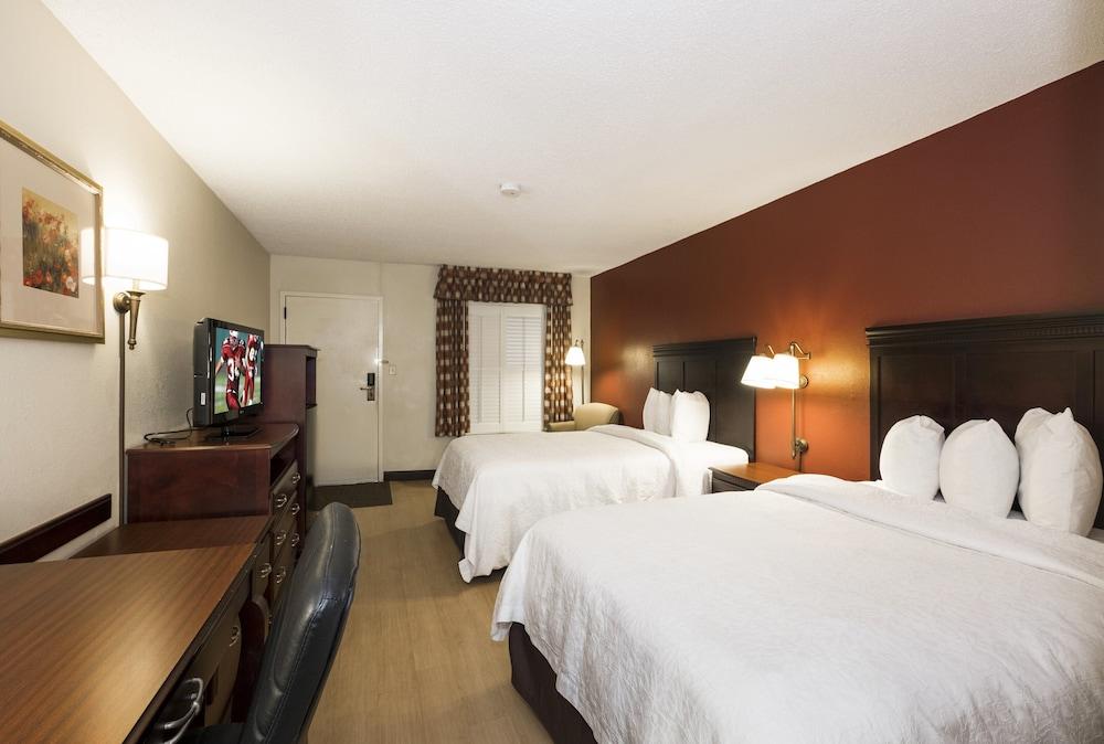 Red Roof Inn Тупело Экстерьер фото
